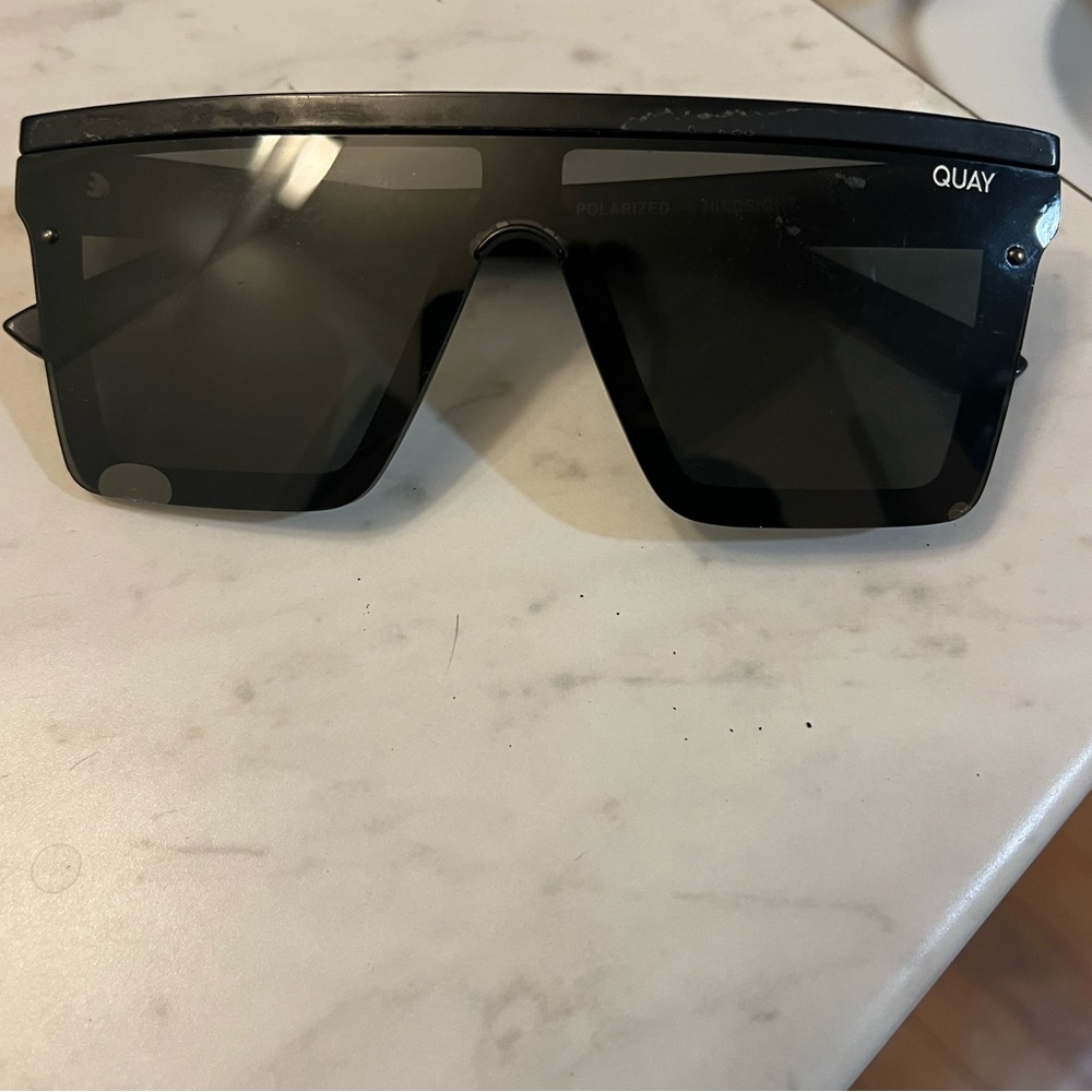 QUAY SUNGLASSES